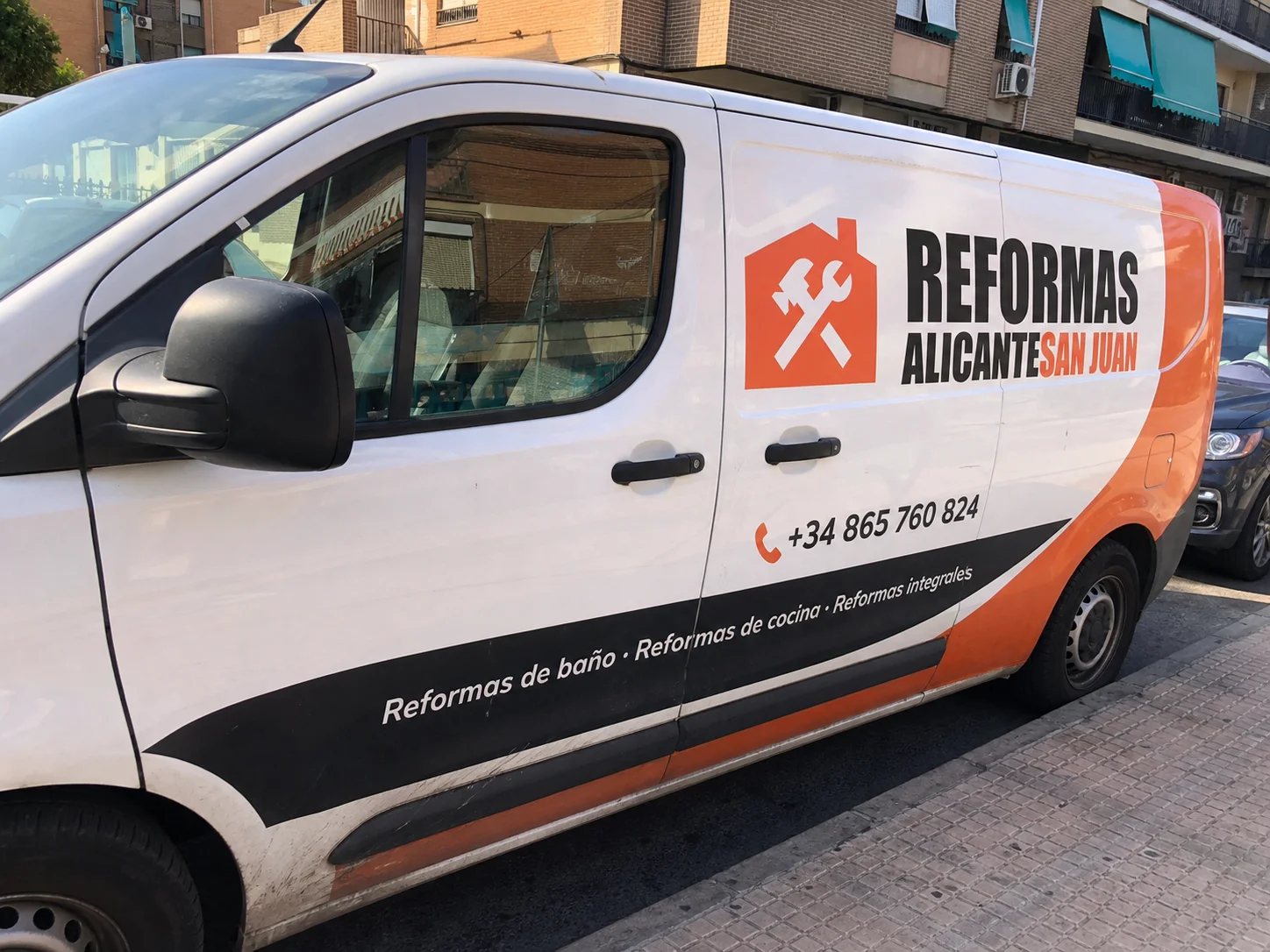 Vinilo para escaparate comercial en Alicante